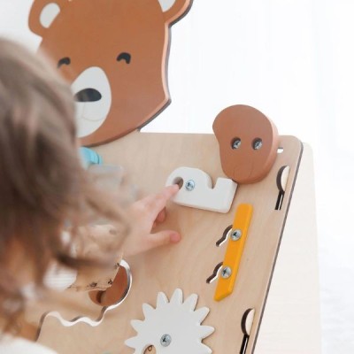Tablero de actividades pequeño osito de madera - juguete infantil y puzle de pared Busykids