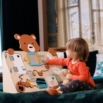 Tablero de actividades pequeño osito de madera - juguete infantil y puzle de pared Busykids