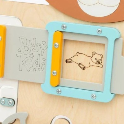 Tablero de actividades pequeño osito de madera - juguete infantil y puzle de pared Busykids