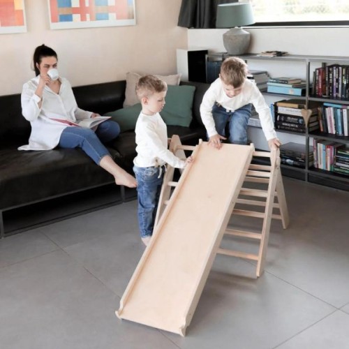 Triángulo Pikler con barras redondas y tobogán/escalera de madera Busykids