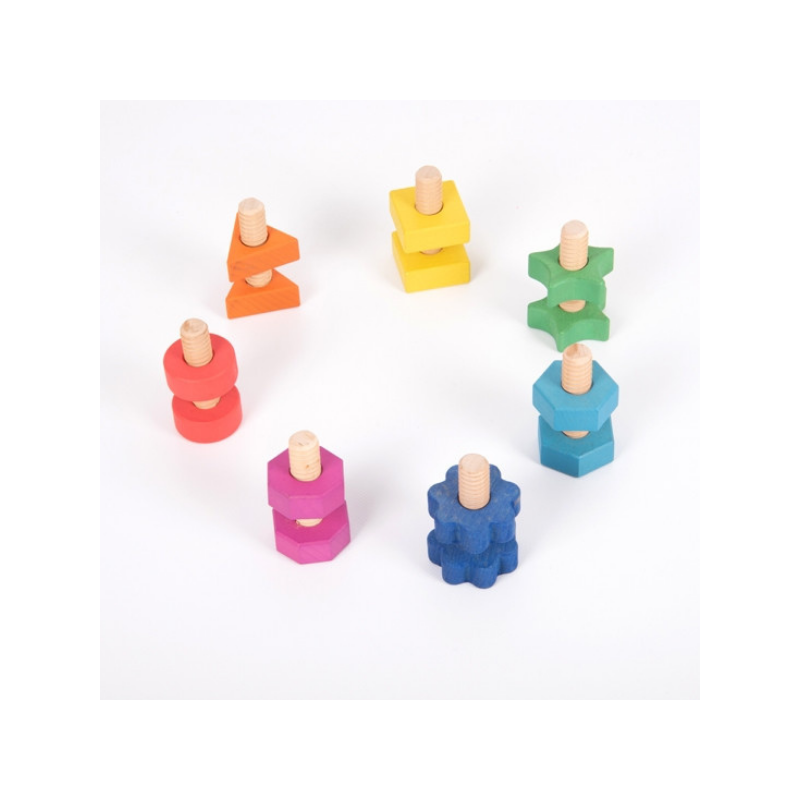 Tuercas y tornillos de madera de diferentes colores y formas - Tickit Tickit