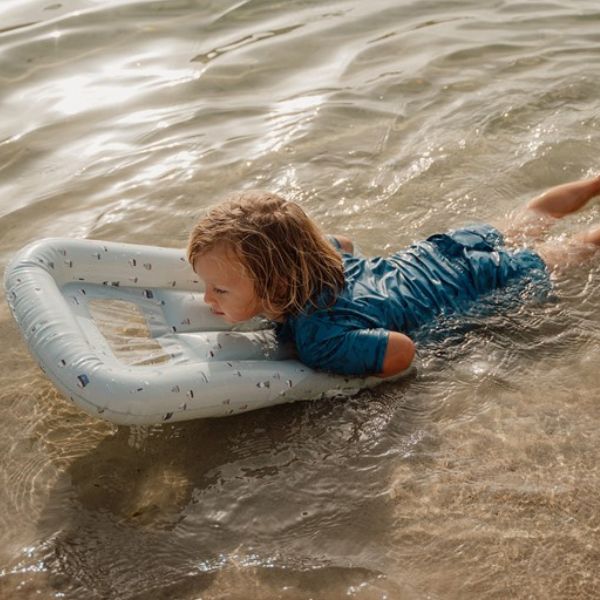 Colchoneta flotador infantil azul Bahía de los marineros - Sailors Bay Little Dutch