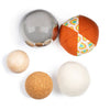 Laden Sie das Bild in den Galerie-Viewer, Bolas sensoriales para bebé - pack 5 pelotas de diferentes texturas Petit Boum