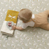 Libro blandito infantil de actividades hecho de telas de texturas - Little Dutch