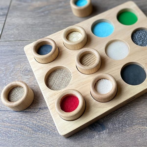 Un juguete de madera con diferentes colores de pintura, un rompecabezas de Anni Albers, ganador del concurso de Shutterstock, postminimalismo, captura de pantalla de Playstation 5, foto de stock, perfecto píxel.