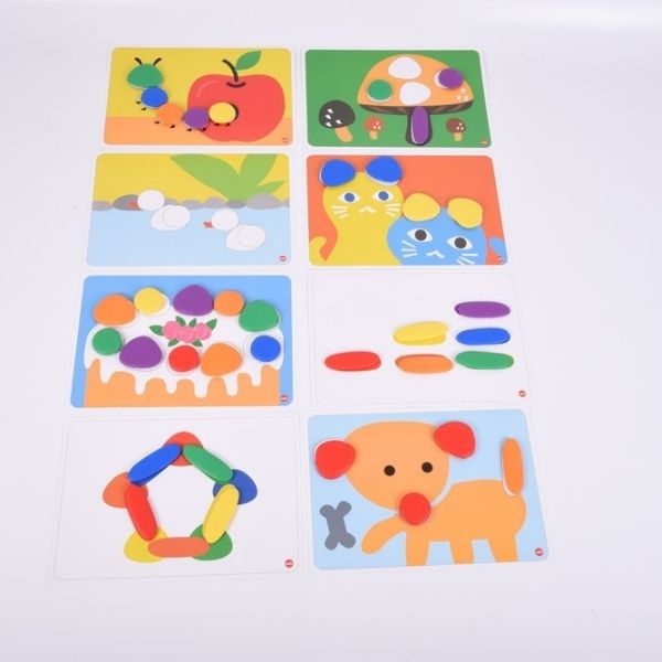 Una mesa blanca adornada con muchos stickers coloridos, un rompecabezas de Kume Keiichiro, pixiv, toyism, stockphoto, patrón repetitivo, arte de juegos 2d.