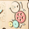 Un reloj de madera con engranajes de diferentes colores, un rompecabezas de Rube Goldberg, presentado en dribble, arte cinético, lleno de detalles, caprichoso.