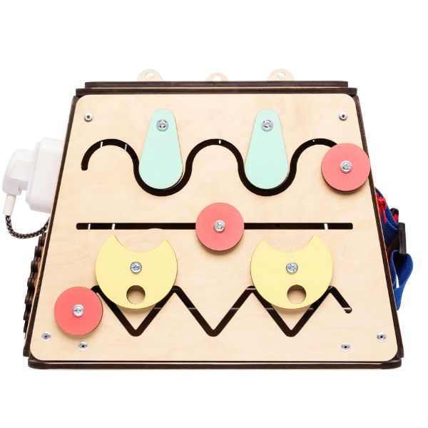 Una tabla de madera con un montón de botones en ella, una escultura abstracta de Rube Goldberg, destacada en dribble, arte cinético, adafruit, circuitos, arte de juego 2d.