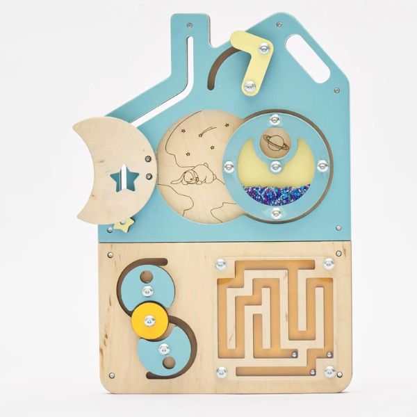 Un juguete de madera con un reloj y una luna en él, una escultura abstracta de Rube Goldberg, destacada en dribble, arte cinético, circuitos, adafruit, hecha de cartón.