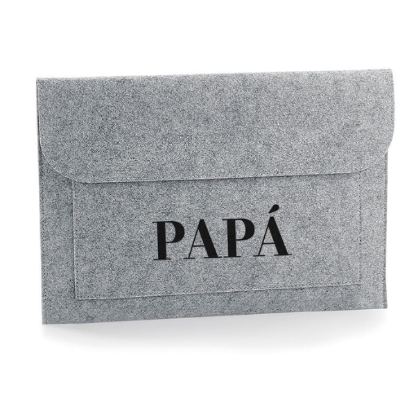 Una sobres gris con la palabra "papa" impresa en él, un pastel de Antoni Tàpies, tendencia en Pinterest, dada, colección Criterion, limpio, minimalista.