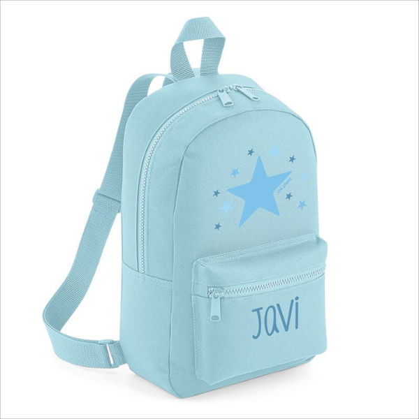 Una mochila azul con una estrella encima, un pastel por Toyen, ganador del concurso de Pinterest, plástico, #myportfolio, DeviantArt HD, photoillustration.
