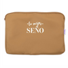 Una bolsa cosmética marrón con las palabras La Mero Seno en ella, un pastel de Maruja Mallo, Behance, Incoherentes, #myportfolio, Behance HD, Santuario.