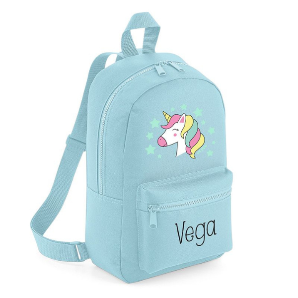 Una mochila azul con un unicornio en ella, una foto de stock de Lisa Frank, ganador del concurso de Pinterest, verdadism, #myportfolio, renderizada en maya, adafruit.