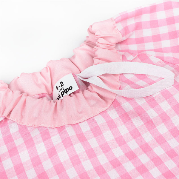 Un vestido a cuadros rosa y blanco con una etiqueta en él, una foto de stock por Puru, pixiv, movimiento kitsch, fotografía de estudio, pixiv, behance hd.