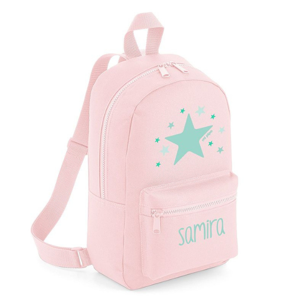 Una mochila rosa con una estrella en ella, arte conceptual de Ambreen Butt, ganador del concurso de tumblr, escuela Barbizon, #myportfolio, pixel perfecto, renderizado en maya.