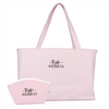 Una bolsa de lona rosa y una cartera rosa, un pastel de Irene y Laurette Patten, ganadora del concurso de Pinterest, movimiento kitsch, ganadora del concurso, estética Y2K, hecho de plástico.