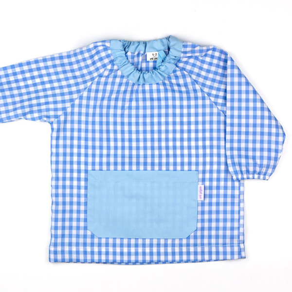 Una camisa a cuadros azul y blanco con un bolsillo azul, un rompecabezas de Coppo di Marcovaldo, presentado en dribble, toyism, patrón repetitivo, sin género, plano de construcción.