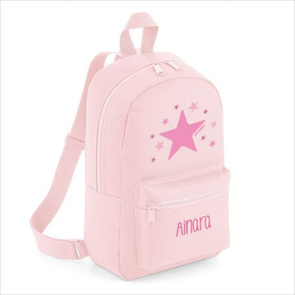 Una mochila rosada con una estrella rosa en ella, una renderización en 3D de Margit Anna, shutterstock, escuela Danube, #myportfolio, renderizada en maya, anime.
