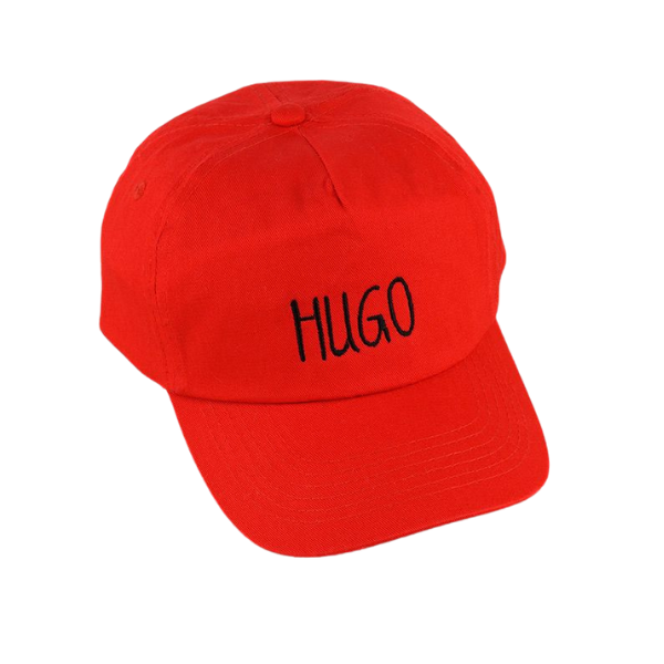 Una gorra roja con la palabra "Hugo" escrita en ella, arte conceptual de Francis Helps, ganador del concurso de Reddit, nueva objetividad, HD, limpio, alta calidad.