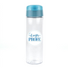 Una botella de agua clara con una tapa azul, una foto de stock de Elinor Proby Adams, ganadora del concurso de Pixabay, holografía, #myportfolio, Provia, ganadora del concurso.
