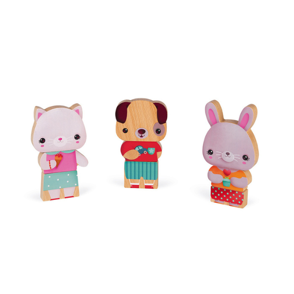Un grupo de tres animales de juguete de madera parados uno al lado del otro, un rompecabezas de Annabel Kidston, ganador del concurso de Pinterest, Toyism, hecho de cartón, Adafruit, patrón repetitivo.