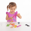 Una niña pequeña jugando con letras y formas, una foto de stock por Rube Goldberg, ganador del concurso de Shutterstock, plasticien, stockphoto, adafruit, hecho de goma.