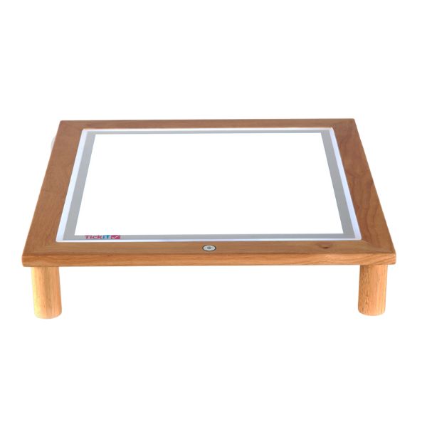 Una mesa de madera con una cubierta de vidrio, una representación informática por Coppo di Marcovaldo, Behance, Lyco Art, Photoillustration, Behance HD, arte de juego 2D.