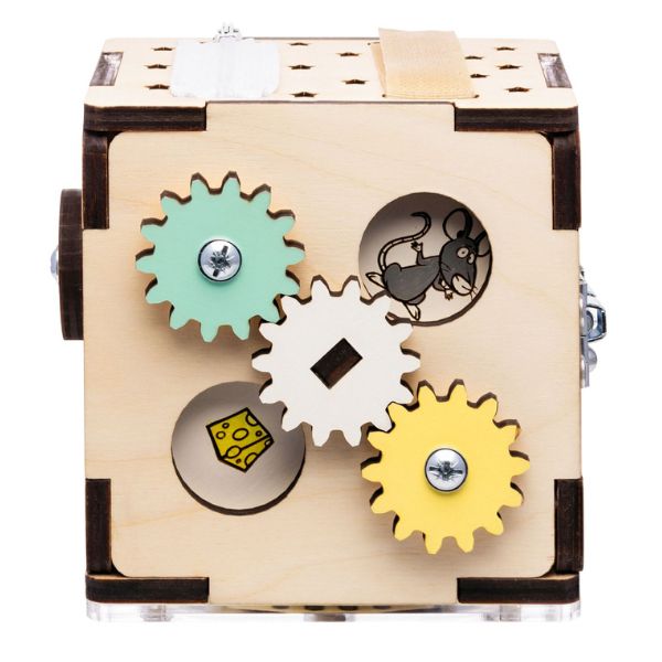 Un juguete de madera con cuatro engranajes en él, un rompecabezas de Rube Goldberg, destacado en dribble, los automatistas, adafruit, tesseract, circuitos.