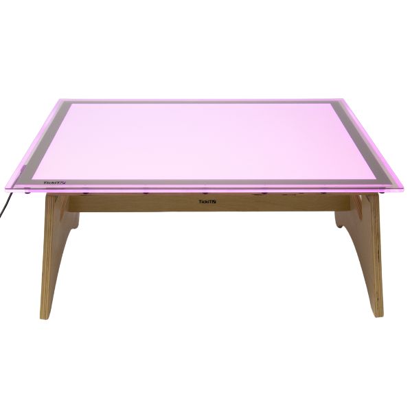 Una mesa rosa con un marco y patas de madera, un holograma de Évariste Vital Luminais, behance, holografía, adafruit, behance hd, paralaje.