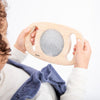 Una mujer sosteniendo un juguete de madera con un espejo en él, un rompecabezas de Coppo di Marcovaldo, presentado en dribble, fluxus, licencia Creative Commons Attribution, fotografía de estudio, luz de estudio.