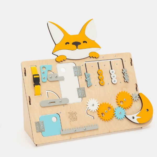 Un juguete de madera con una imagen de un zorro en él, un rompecabezas de Rube Goldberg, presentado en dribble, arte cinético, adafruit, hecho de cartón, cinético.
