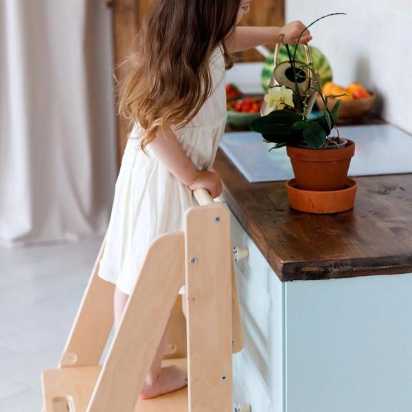 Una pequeña niña colocando flores en una maceta en una escalera, una foto de stock de Ottilie Maclaren Wallace, tendencia en Pinterest, movimiento de artesanía, mágico, Behance HD, hecho de hierro forjado.