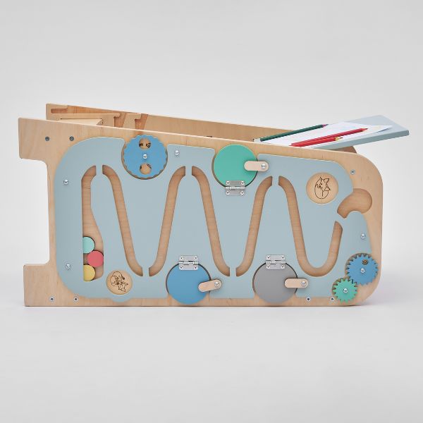 Un juguete de madera con un montón de cosas diferentes en él, una escultura abstracta de Rube Goldberg, ganador de un concurso de Behance, arte cinético, Behance HD, circuitos, wimmelbilder.