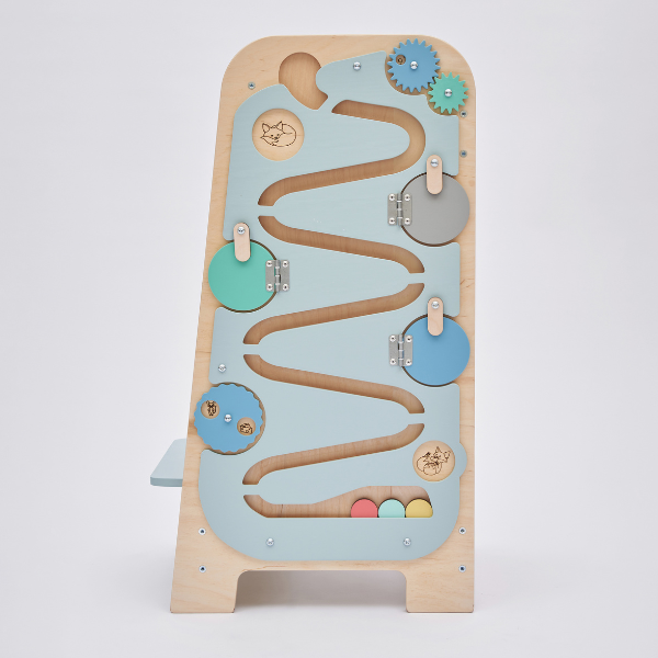 Una tabla de madera con un montón de botones en ella, un rompecabezas de Rube Goldberg, presentado en dribble, arte cinético, Adafruit, circuitos, paralaje.
