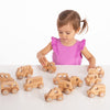 Una pequeña niña jugando con juguetes de madera sobre una mesa, una foto de stock de Keos Masons, destacada en dribble, movimiento de artes y oficios, patrón repetitivo, hecho de cartón, trazado de rayos.