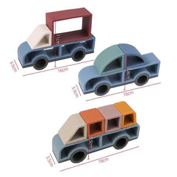 Un conjunto de tres coches de juguete sentados uno al lado del otro, una renderización 3D de Bauhaus, cgsociety, superflat, hecho de cartón, isométrico, hecho de goma.