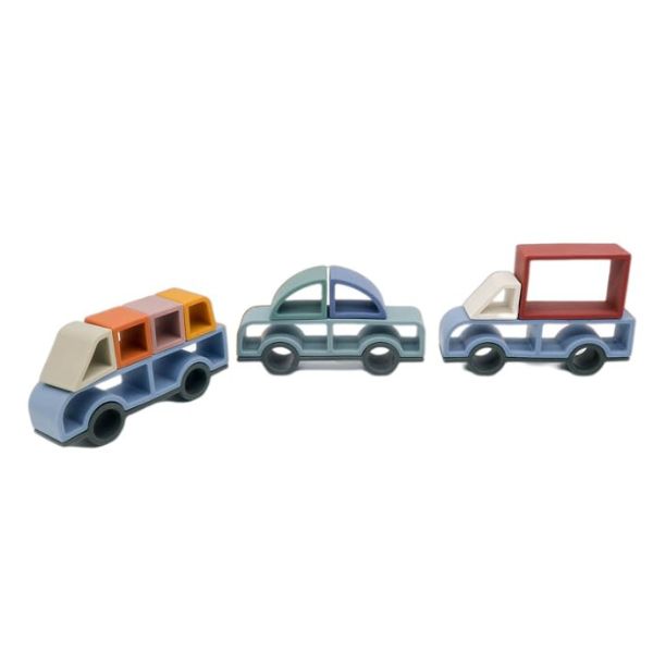 Un conjunto de tres coches de juguete sentados uno al lado del otro, un rompecabezas de Kose Kanaoka, Instagram, Toyism, isométrico, hecho de goma, hecho de plástico.