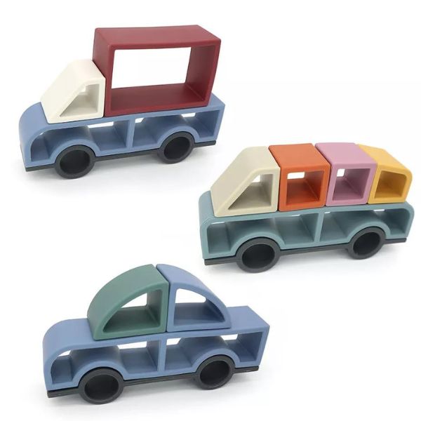 Una serie de tres coches de juguete sentados uno encima del otro, una renderización 3D de Rachel Whiteread, ganador del concurso de Pinterest, cubo-futurismo, hecho de cartón, hecho de plástico, hecho de goma.