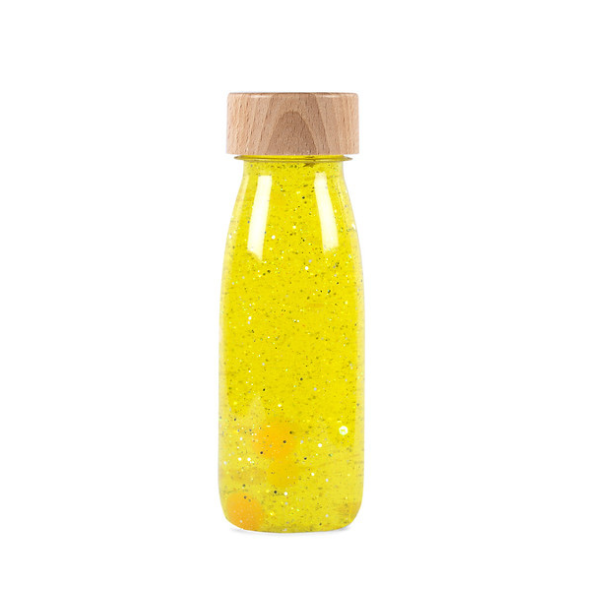 Una botella de líquido amarillo con una tapa de madera, una foto de stock de An Gyeon, ganador del concurso Unsplash, fluxus, brillo, iridiscente, trypofobia.