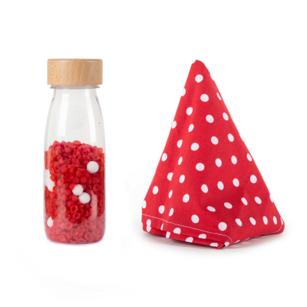 Una servilleta de lunares rojos y blancos al lado de una botella de cristal con rojo y blanco, un rompecabezas de Puru, ganador de un concurso de Pinterest, incoherencias, patrón repetitivo, desplazamiento en rojo, hecho de cuentas y hilo.