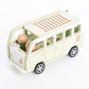 Un autobús de juguete con huevos en la parte trasera, una representación 3D de Annabel Kidston, presentada en Dribble, Kitsch Movement, hecho de cartón, diorama, caprichoso.