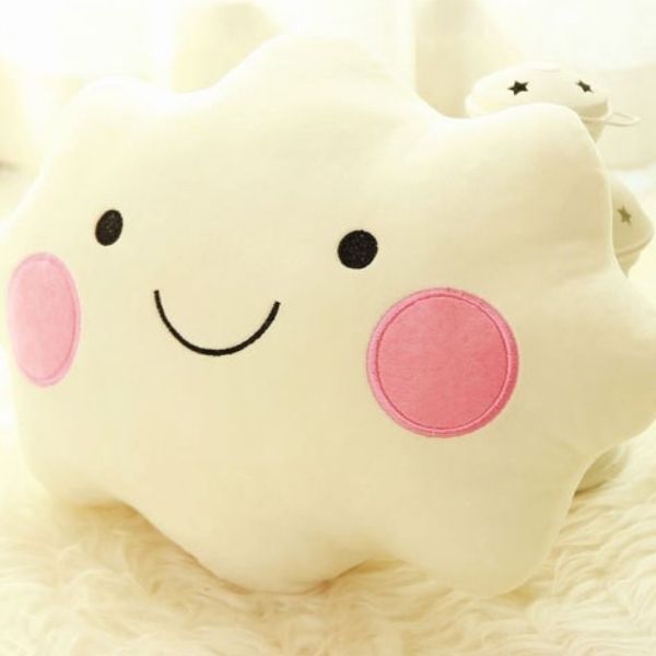 Una almohada blanca con una cara sonriente rosa encima, una imagen de Puru, destacada en Pinterest, plástico, fondo blanco, neblina suave, 3D.