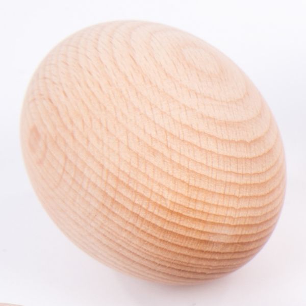 Una imagen cercana de una bola de madera sobre un fondo blanco, una representación 3D de Ai Weiwei, publicada en dribble, mingei, vray tracing, renderización basada en la física, trazado de rayos.