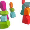 Un grupo de juguetes de madera de colores sentados uno encima del otro, una escultura abstracta de Sophie Taeuber-Arp, destacada en Dribble, arte abstracto geométrico, teseracto, Behance HD, composición dinámica.