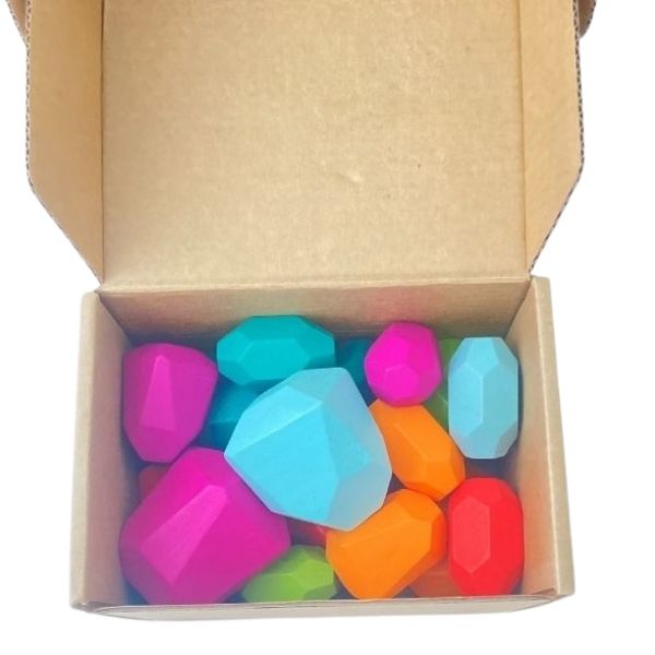 Una caja llena de muchos bloques de colores brillantes, gráficos informáticos de Lydia Field Emmet, polinomio, cubismo cristalino, adafruit, colores vibrantes, hechos de cristales.